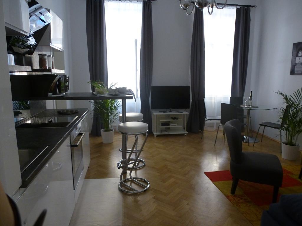 Charming Viennese Home Bagian luar foto