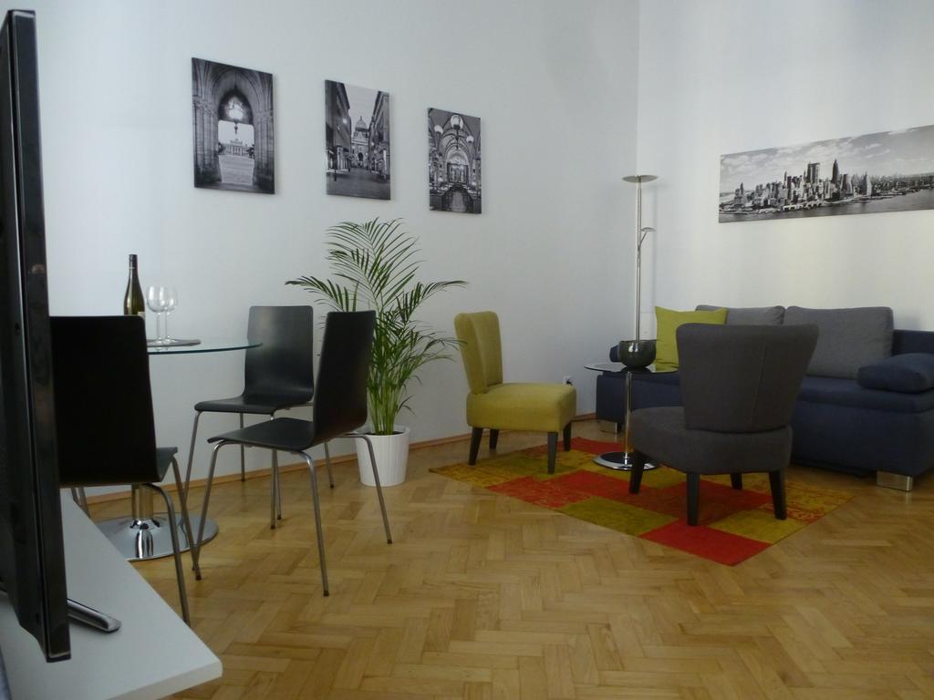 Charming Viennese Home Bagian luar foto