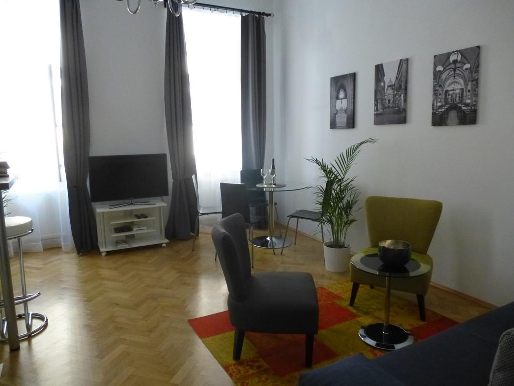 Charming Viennese Home Bagian luar foto